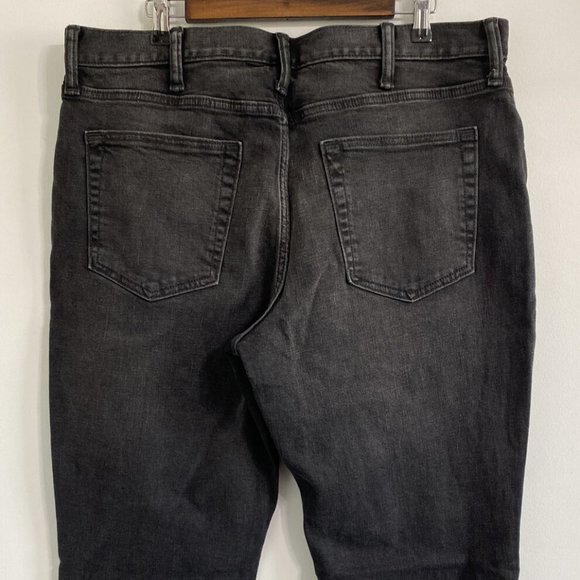 Old Navy Jeans Men's 38x32 Black Athletic Taper Stretch Distressed Denim NEW - Picture 3 of 10